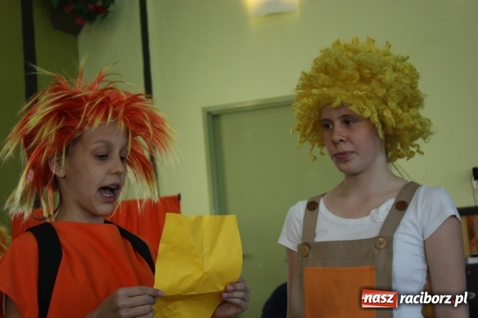 Zdjęcie w galerii na portalu naszraciborz.pl: Dzień Matki w Domu Kultury w Borucinie z Teatrzykiem Niewielkim wiadomości z regionu