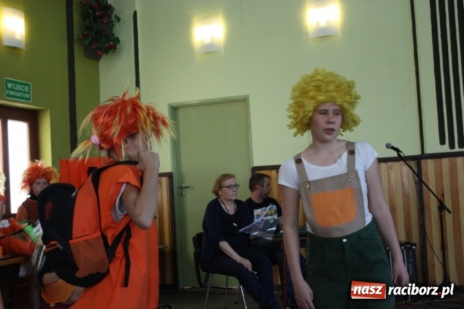 Zdjęcie w galerii na portalu naszraciborz.pl: Dzień Matki w Domu Kultury w Borucinie z Teatrzykiem Niewielkim wiadomości z regionu