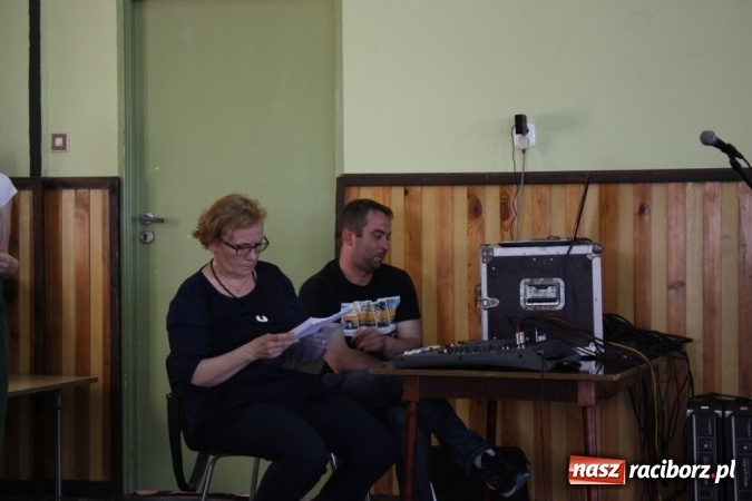 Zdjęcie w galerii na portalu naszraciborz.pl: Dzień Matki w Domu Kultury w Borucinie z Teatrzykiem Niewielkim wiadomości z regionu