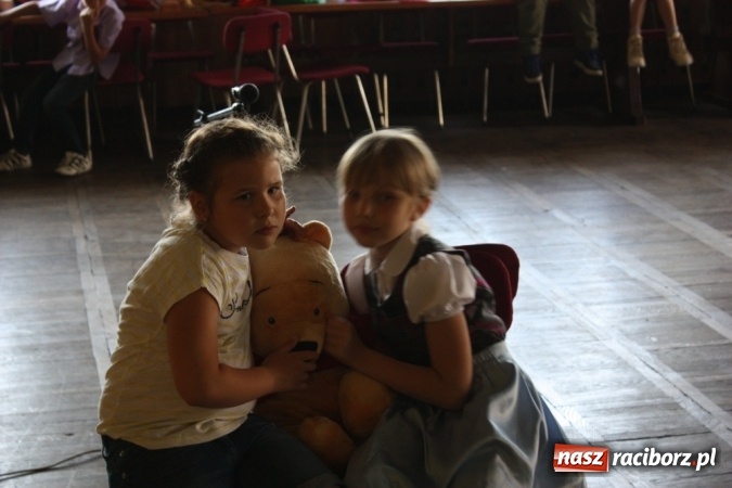 Zdjęcie w galerii na portalu naszraciborz.pl: Dzień Matki w Domu Kultury w Borucinie z Teatrzykiem Niewielkim wiadomości z regionu