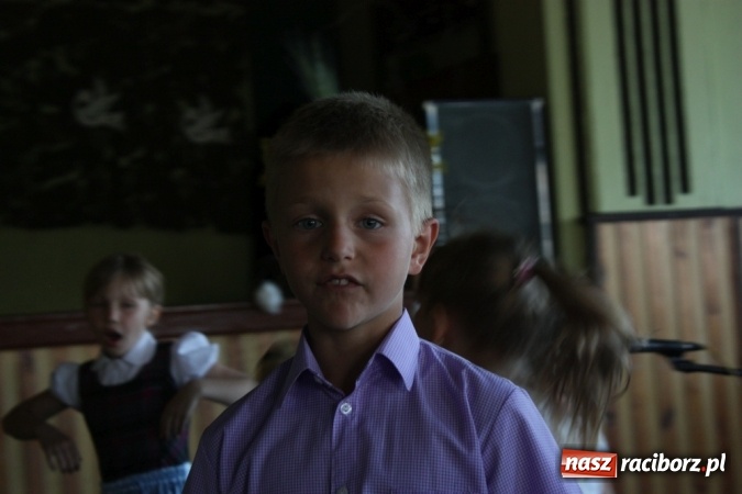 Zdjęcie w galerii na portalu naszraciborz.pl: Dzień Matki w Domu Kultury w Borucinie z Teatrzykiem Niewielkim wiadomości z regionu