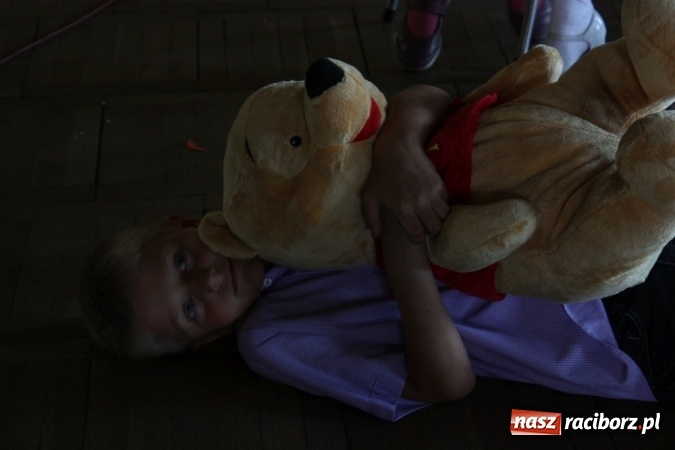 Zdjęcie w galerii na portalu naszraciborz.pl: Dzień Matki w Domu Kultury w Borucinie z Teatrzykiem Niewielkim wiadomości z regionu