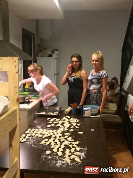 Zdjęcie w galerii na portalu naszraciborz.pl: 300 pierog&oacute;w i gar bigosu czyli raciborski Dzień Polski w Hiszpanii wiadomości z regionu