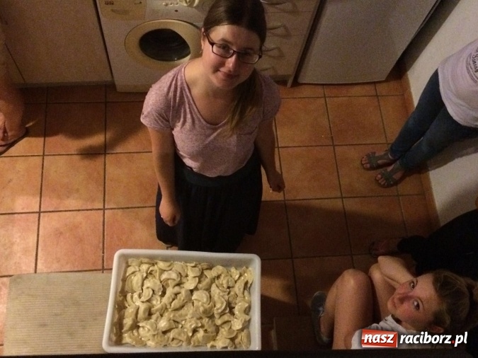 Zdjęcie w galerii na portalu naszraciborz.pl: 300 pierog&oacute;w i gar bigosu czyli raciborski Dzień Polski w Hiszpanii wiadomości z regionu