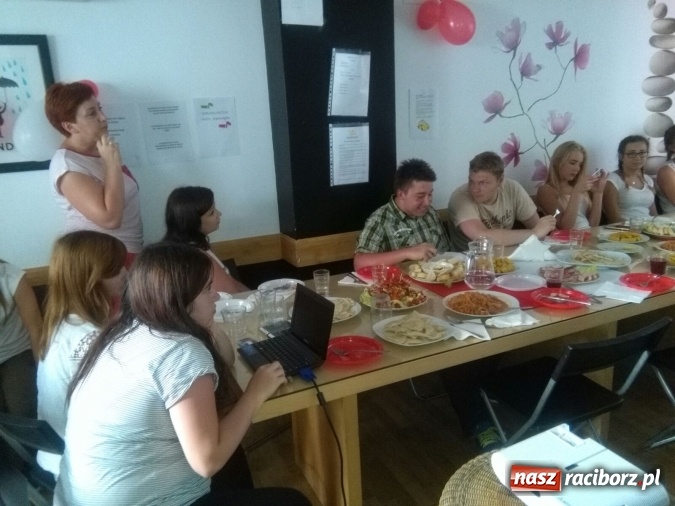 Zdjęcie w galerii na portalu naszraciborz.pl: 300 pierog&oacute;w i gar bigosu czyli raciborski Dzień Polski w Hiszpanii wiadomości z regionu