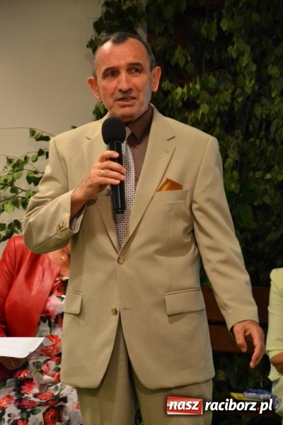 Zdjęcie w galerii na portalu naszraciborz.pl: Bukiety z kwiatów, wierszy, piosenek i życzeń dla Mamy i Taty - program rozrywkowy z okazji Dnia Matki i Ojca na zamku wiadomości z regionu