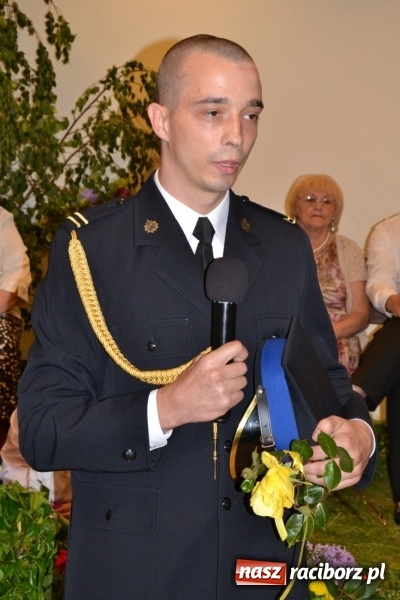 Zdjęcie w galerii na portalu naszraciborz.pl: Bukiety z kwiatów, wierszy, piosenek i życzeń dla Mamy i Taty - program rozrywkowy z okazji Dnia Matki i Ojca na zamku wiadomości z regionu