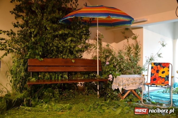 Zdjęcie w galerii na portalu naszraciborz.pl: Bukiety z kwiatów, wierszy, piosenek i życzeń dla Mamy i Taty - program rozrywkowy z okazji Dnia Matki i Ojca na zamku wiadomości z regionu