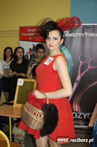 Zdjęcie w galerii na portalu naszraciborz.pl: Uczennice CKZiU nr 1 walczyły o tytuł Mistrza upięcia wiadomości z regionu