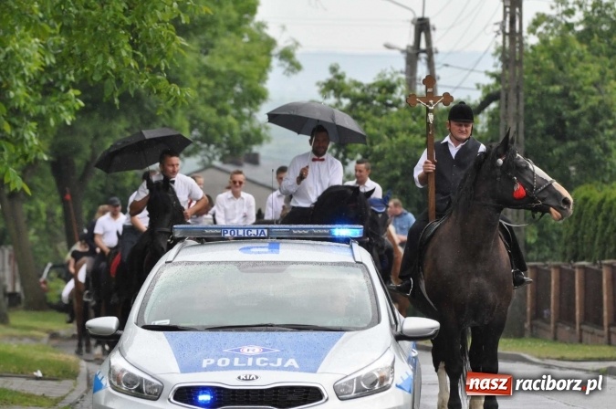 Zdjęcie w galerii na portalu naszraciborz.pl: Brzezie idzie w procesji na św. Urbana wiadomości z regionu