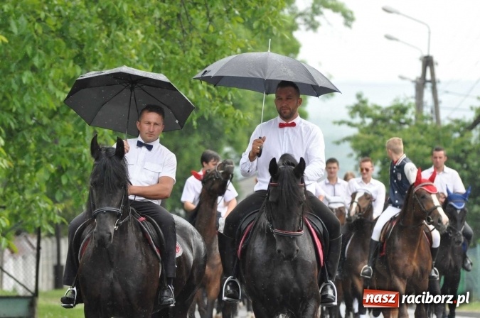 Zdjęcie w galerii na portalu naszraciborz.pl: Brzezie idzie w procesji na św. Urbana wiadomości z regionu