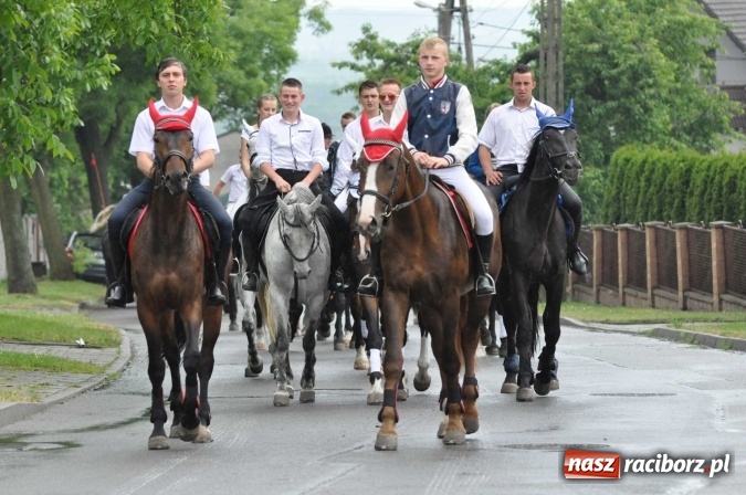 Zdjęcie w galerii na portalu naszraciborz.pl: Brzezie idzie w procesji na św. Urbana wiadomości z regionu