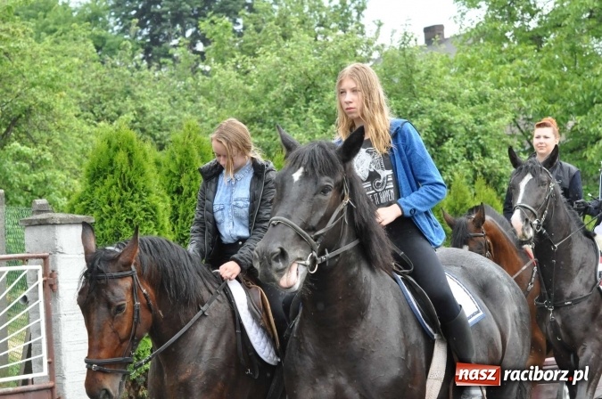 Zdjęcie w galerii na portalu naszraciborz.pl: Brzezie idzie w procesji na św. Urbana wiadomości z regionu