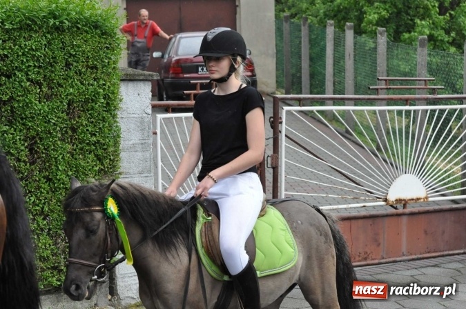 Zdjęcie w galerii na portalu naszraciborz.pl: Brzezie idzie w procesji na św. Urbana wiadomości z regionu