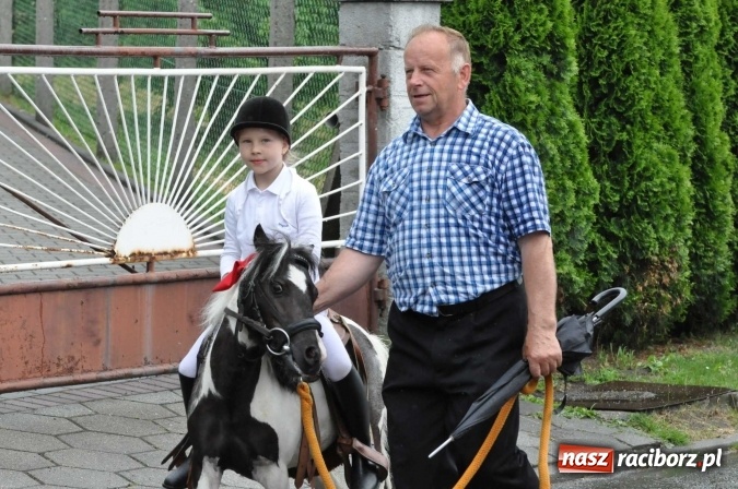 Zdjęcie w galerii na portalu naszraciborz.pl: Brzezie idzie w procesji na św. Urbana wiadomości z regionu