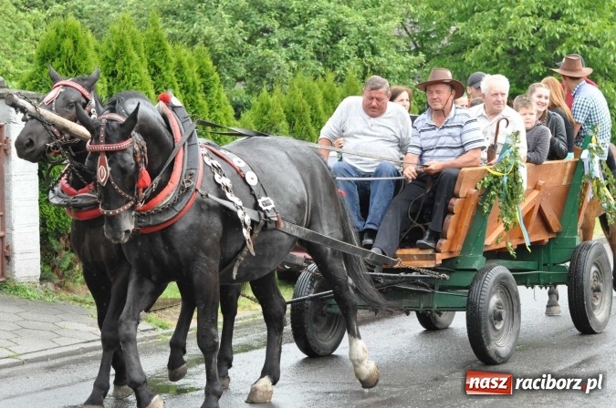 Zdjęcie w galerii na portalu naszraciborz.pl: Brzezie idzie w procesji na św. Urbana wiadomości z regionu