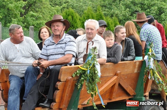 Zdjęcie w galerii na portalu naszraciborz.pl: Brzezie idzie w procesji na św. Urbana wiadomości z regionu