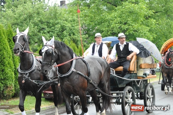 Zdjęcie w galerii na portalu naszraciborz.pl: Brzezie idzie w procesji na św. Urbana wiadomości z regionu