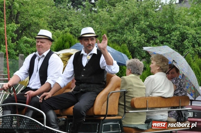 Zdjęcie w galerii na portalu naszraciborz.pl: Brzezie idzie w procesji na św. Urbana wiadomości z regionu