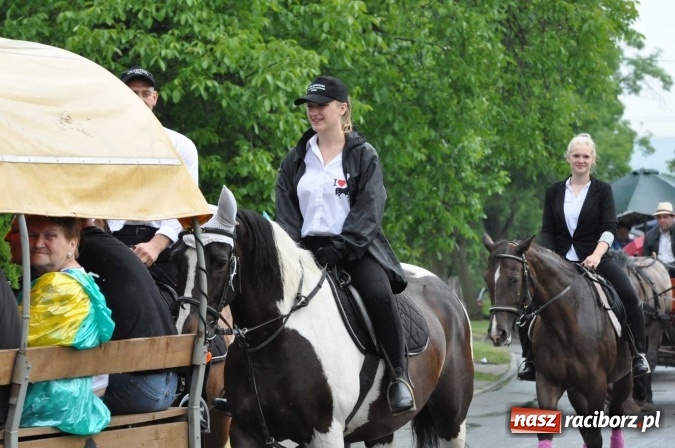 Zdjęcie w galerii na portalu naszraciborz.pl: Brzezie idzie w procesji na św. Urbana wiadomości z regionu