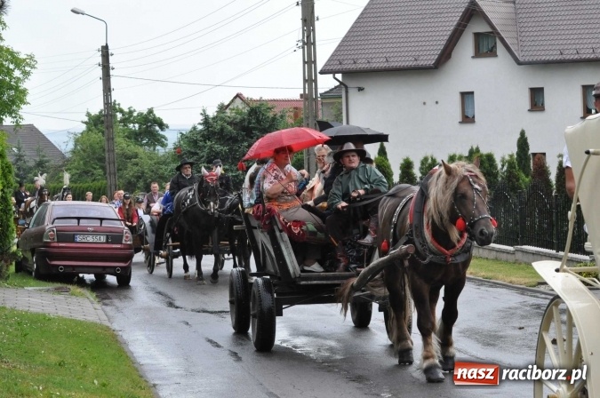 Zdjęcie w galerii na portalu naszraciborz.pl: Brzezie idzie w procesji na św. Urbana wiadomości z regionu