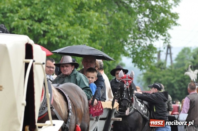 Zdjęcie w galerii na portalu naszraciborz.pl: Brzezie idzie w procesji na św. Urbana wiadomości z regionu