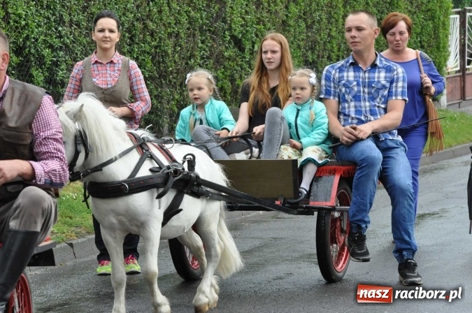 Zdjęcie w galerii na portalu naszraciborz.pl: Brzezie idzie w procesji na św. Urbana wiadomości z regionu
