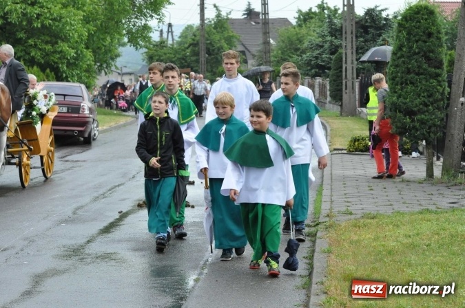 Zdjęcie w galerii na portalu naszraciborz.pl: Brzezie idzie w procesji na św. Urbana wiadomości z regionu