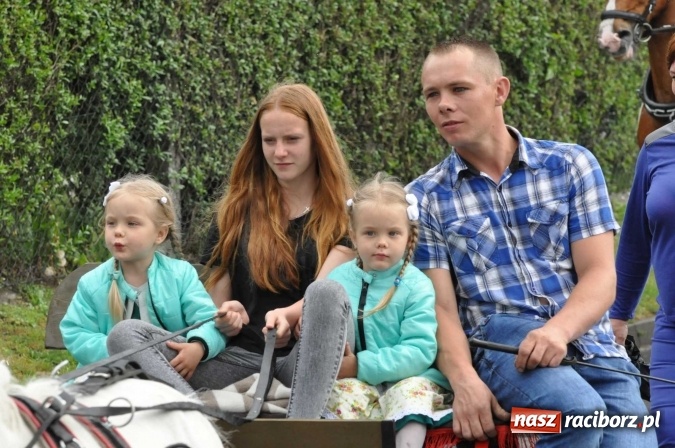 Zdjęcie w galerii na portalu naszraciborz.pl: Brzezie idzie w procesji na św. Urbana wiadomości z regionu