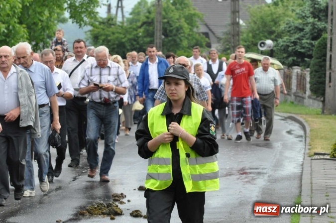 Zdjęcie w galerii na portalu naszraciborz.pl: Brzezie idzie w procesji na św. Urbana wiadomości z regionu