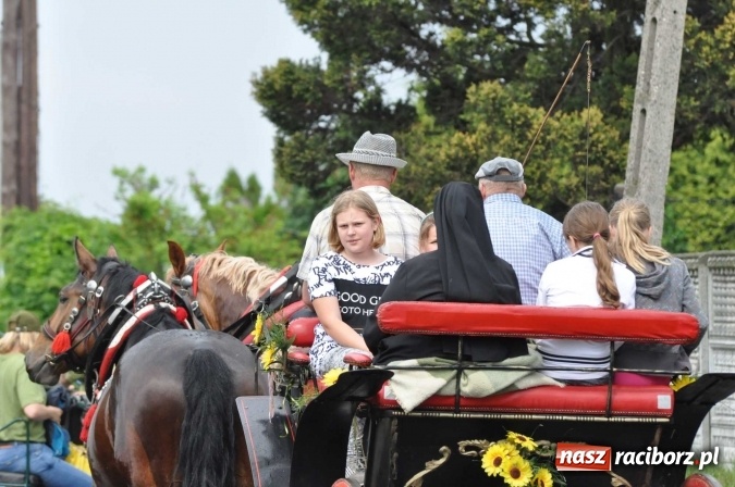 Zdjęcie w galerii na portalu naszraciborz.pl: Brzezie idzie w procesji na św. Urbana wiadomości z regionu