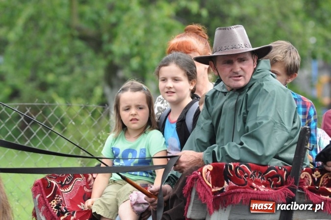 Zdjęcie w galerii na portalu naszraciborz.pl: Brzezie idzie w procesji na św. Urbana wiadomości z regionu