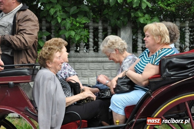 Zdjęcie w galerii na portalu naszraciborz.pl: Brzezie idzie w procesji na św. Urbana wiadomości z regionu