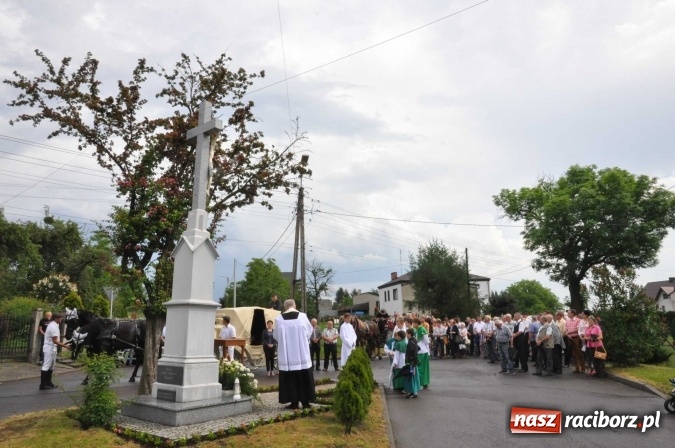 Zdjęcie w galerii na portalu naszraciborz.pl: Brzezie idzie w procesji na św. Urbana wiadomości z regionu
