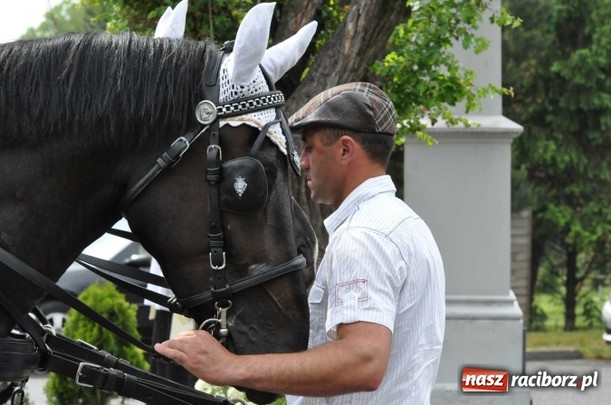 Zdjęcie w galerii na portalu naszraciborz.pl: Brzezie idzie w procesji na św. Urbana wiadomości z regionu