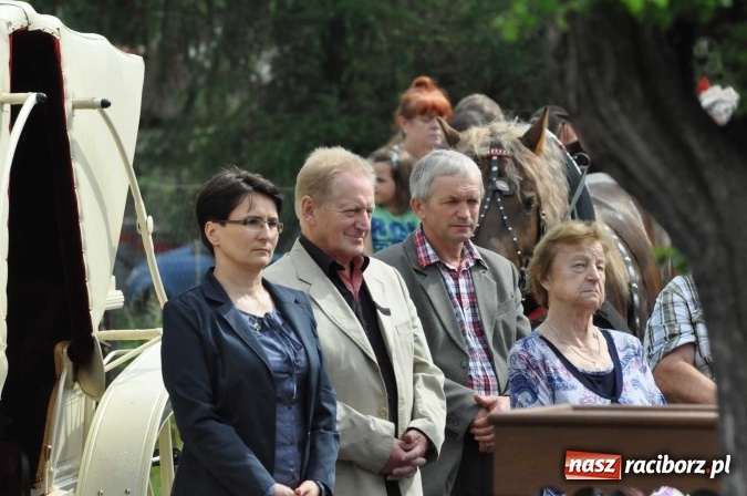 Zdjęcie w galerii na portalu naszraciborz.pl: Brzezie idzie w procesji na św. Urbana wiadomości z regionu