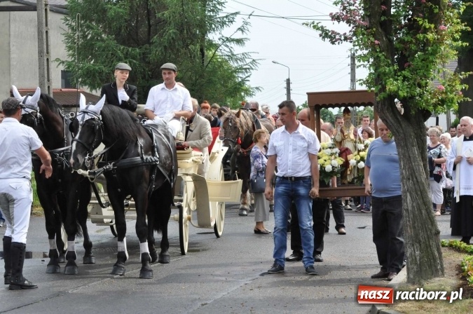 Zdjęcie w galerii na portalu naszraciborz.pl: Brzezie idzie w procesji na św. Urbana wiadomości z regionu