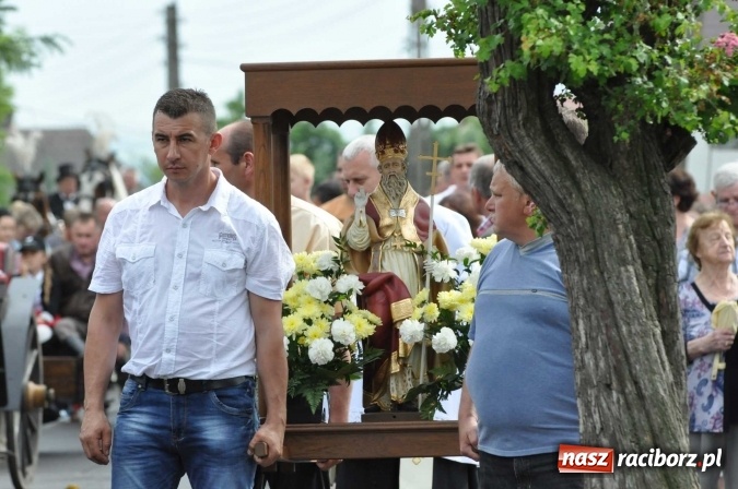 Zdjęcie w galerii na portalu naszraciborz.pl: Brzezie idzie w procesji na św. Urbana wiadomości z regionu