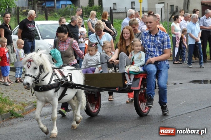 Zdjęcie w galerii na portalu naszraciborz.pl: Brzezie idzie w procesji na św. Urbana wiadomości z regionu