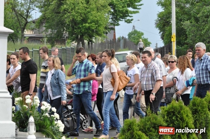 Zdjęcie w galerii na portalu naszraciborz.pl: Brzezie idzie w procesji na św. Urbana wiadomości z regionu