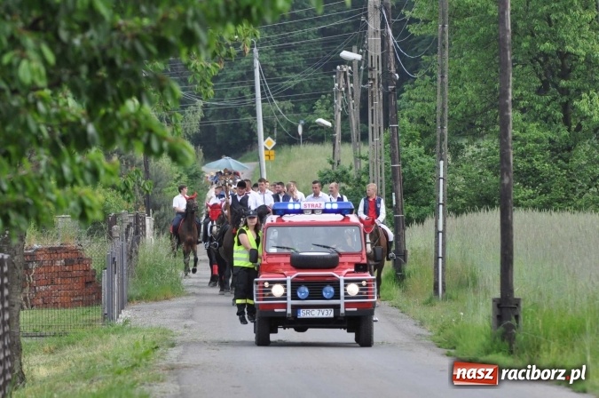 Zdjęcie w galerii na portalu naszraciborz.pl: Brzezie idzie w procesji na św. Urbana wiadomości z regionu