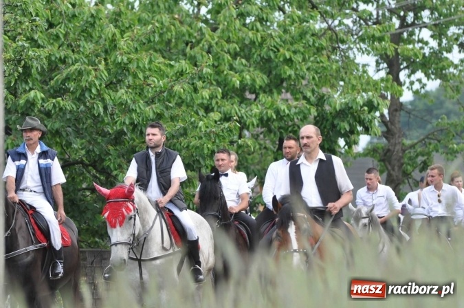 Zdjęcie w galerii na portalu naszraciborz.pl: Brzezie idzie w procesji na św. Urbana wiadomości z regionu