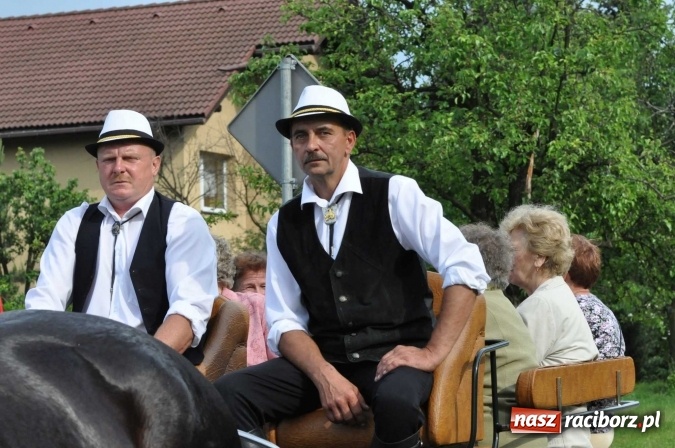 Zdjęcie w galerii na portalu naszraciborz.pl: Brzezie idzie w procesji na św. Urbana wiadomości z regionu