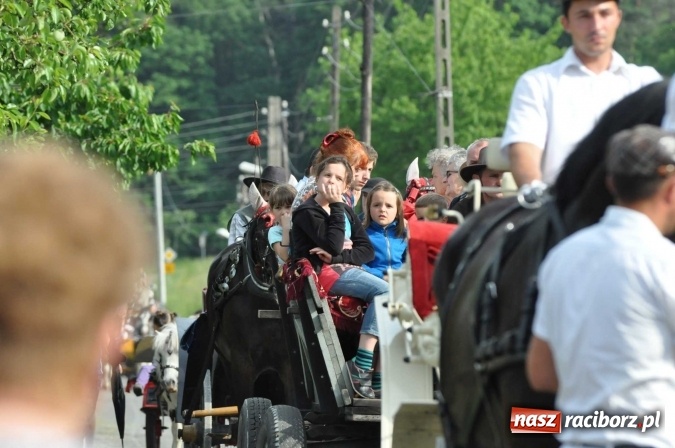Zdjęcie w galerii na portalu naszraciborz.pl: Brzezie idzie w procesji na św. Urbana wiadomości z regionu