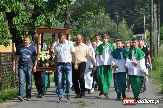 Zdjęcie w galerii na portalu naszraciborz.pl: Brzezie idzie w procesji na św. Urbana wiadomości z regionu
