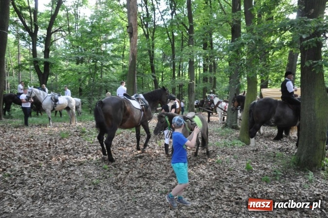 Zdjęcie w galerii na portalu naszraciborz.pl: Brzezie idzie w procesji na św. Urbana wiadomości z regionu