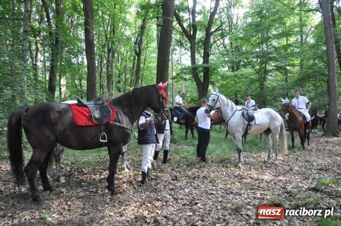 Zdjęcie w galerii na portalu naszraciborz.pl: Brzezie idzie w procesji na św. Urbana wiadomości z regionu