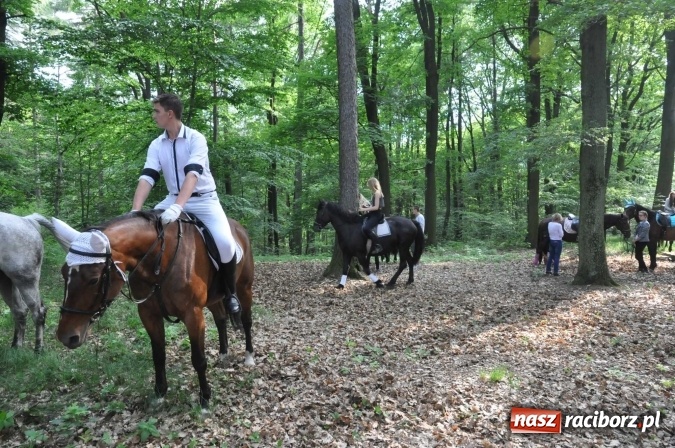Zdjęcie w galerii na portalu naszraciborz.pl: Brzezie idzie w procesji na św. Urbana wiadomości z regionu