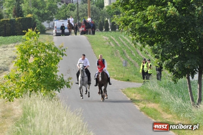 Zdjęcie w galerii na portalu naszraciborz.pl: Brzezie idzie w procesji na św. Urbana wiadomości z regionu