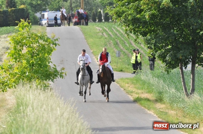 Zdjęcie w galerii na portalu naszraciborz.pl: Brzezie idzie w procesji na św. Urbana wiadomości z regionu